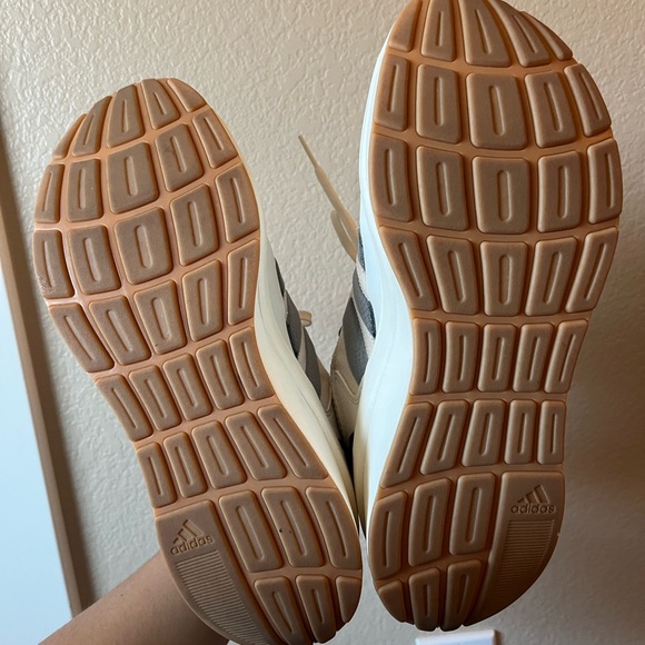 ZNCHILL Adidas Casual Sneakers - Size 8.5 - Picture 2 of 4